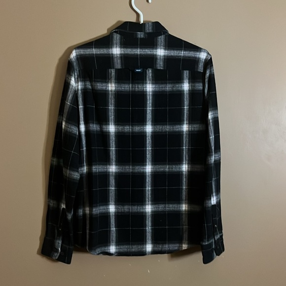 Darker plaid flannel shirt buttons l2 - Picture 4 of 4